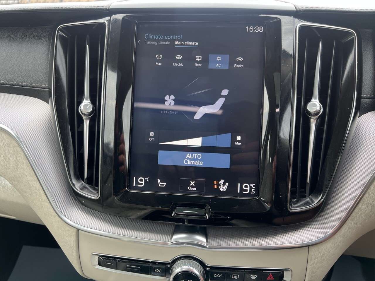 2018 VOLVO XC60 2018 VOLVO XC60