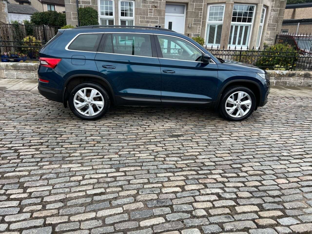 A 2017 SKODA KODIAQ 2.0 TSI SE L SUV 5dr Petrol DSG 4WD Euro 6 (s/s) (7 Seat) (180 ps) A 2017 SKODA KODIAQ 2.0 TSI SE L SUV 5dr Petrol DSG 4WD Euro 6 (s/s) (7 Seat) (180 ps)