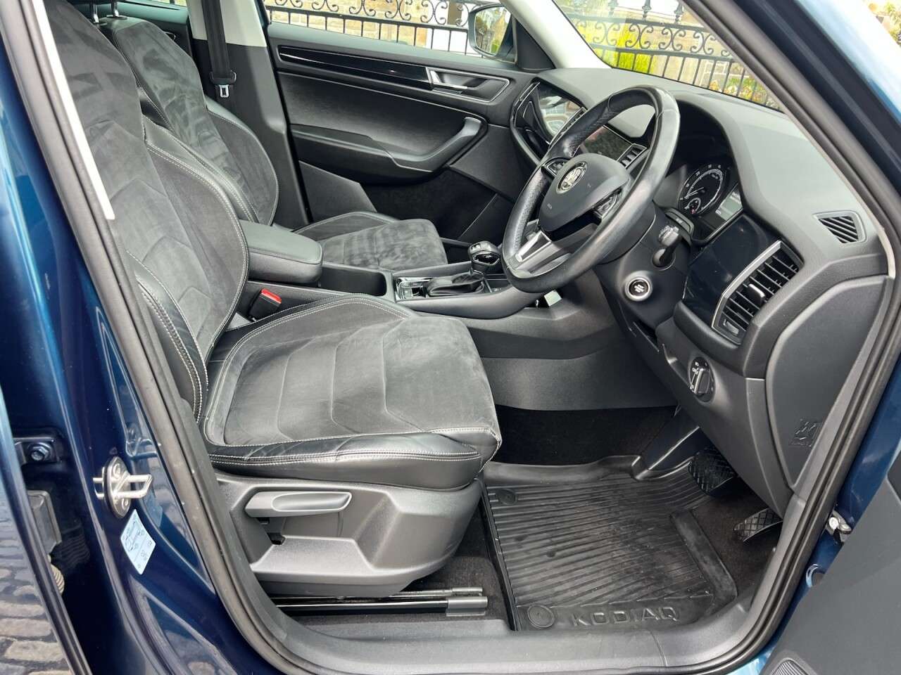 A 2017 SKODA KODIAQ 2.0 TSI SE L SUV 5dr Petrol DSG 4WD Euro 6 (s/s) (7 Seat) (180 ps) A 2017 SKODA KODIAQ 2.0 TSI SE L SUV 5dr Petrol DSG 4WD Euro 6 (s/s) (7 Seat) (180 ps)
