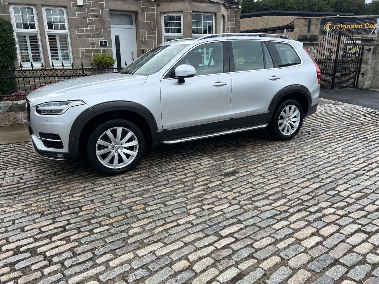 A 2016 VOLVO XC90 2.0 D5 Momentum SUV 5dr Diesel Geartronic 4WD Euro 6 (s/s) (225 ps) A 2016 VOLVO XC90 2.0 D5 Momentum SUV 5dr Diesel Geartronic 4WD Euro 6 (s/s) (225 ps)