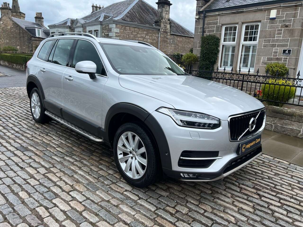 A 2016 VOLVO XC90 2.0 D5 Momentum SUV 5dr Diesel Geartronic 4WD Euro 6 (s/s) (225 ps) A 2016 VOLVO XC90 2.0 D5 Momentum SUV 5dr Diesel Geartronic 4WD Euro 6 (s/s) (225 ps)
