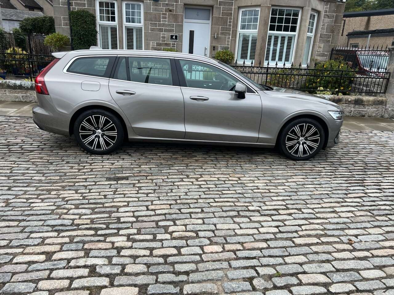 2019 VOLVO V60 2019 VOLVO V60