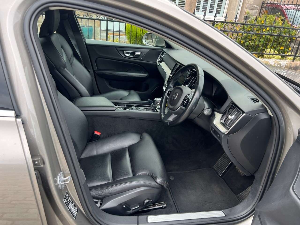 2019 VOLVO V60 2019 VOLVO V60