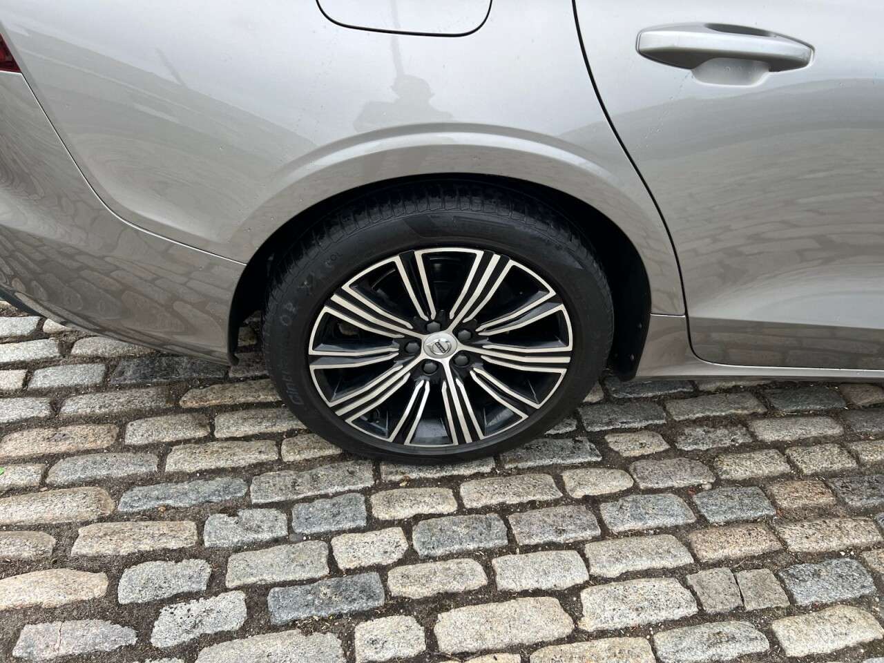 2019 VOLVO V60 2019 VOLVO V60