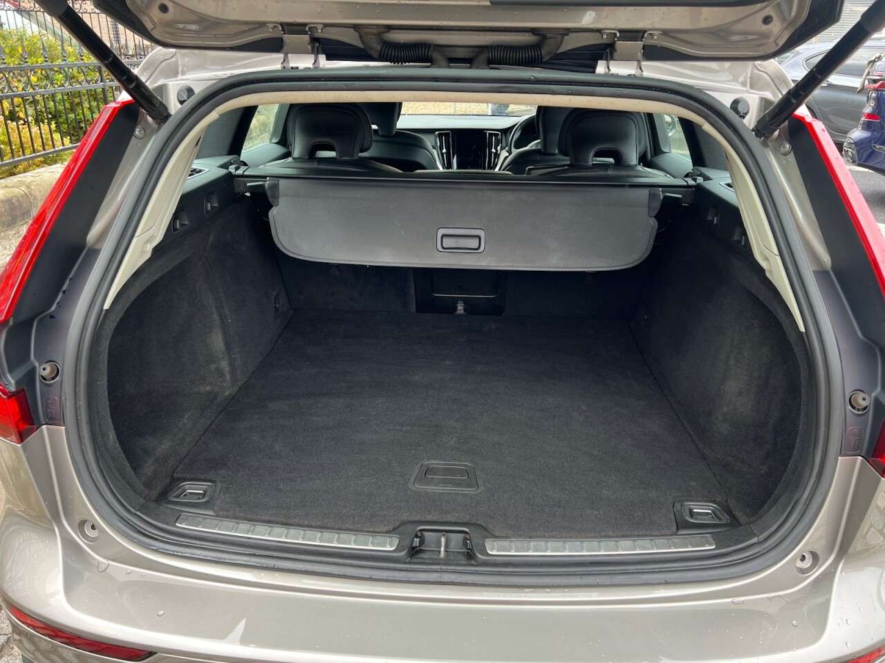 2019 VOLVO V60 2019 VOLVO V60