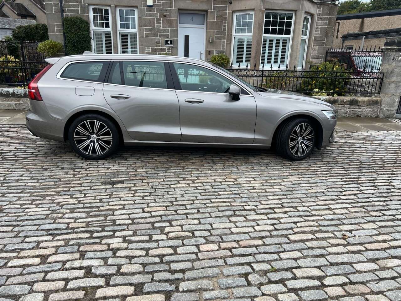 2019 VOLVO V60 2019 VOLVO V60