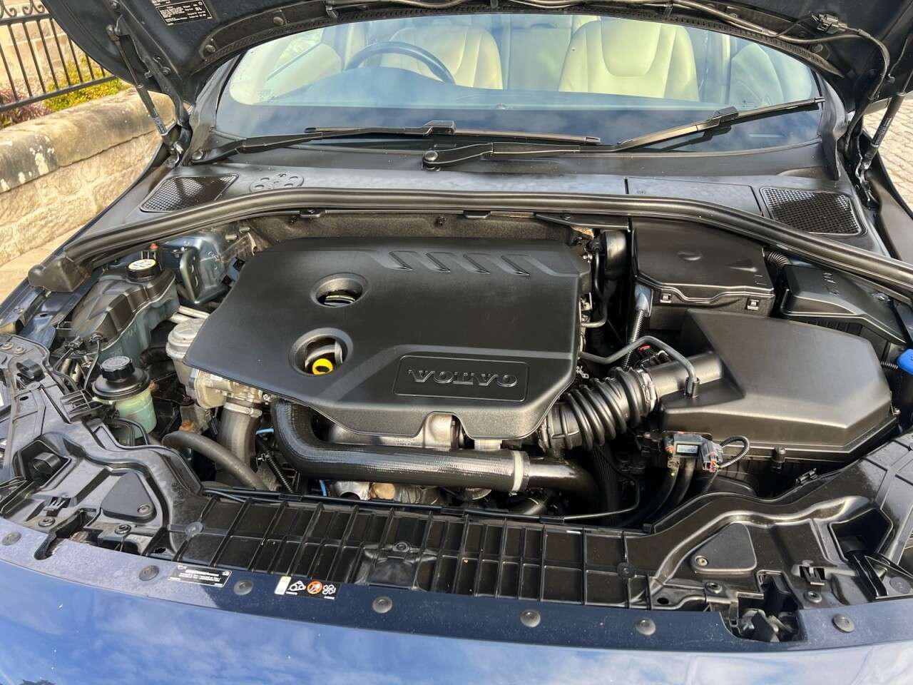 2015 VOLVO V60 2015 VOLVO V60