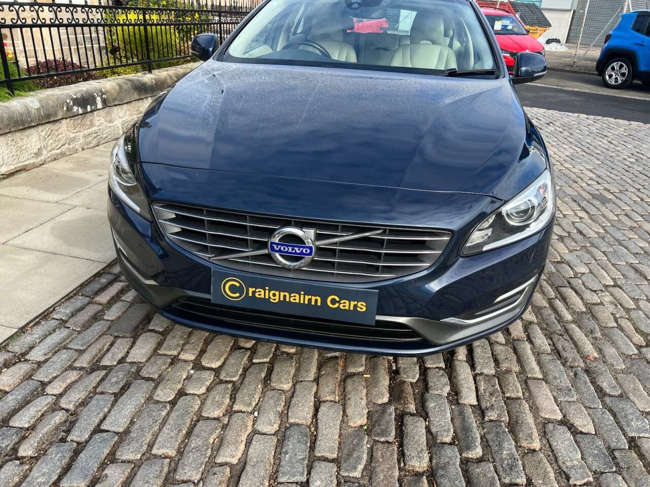 2015 VOLVO V60 2015 VOLVO V60