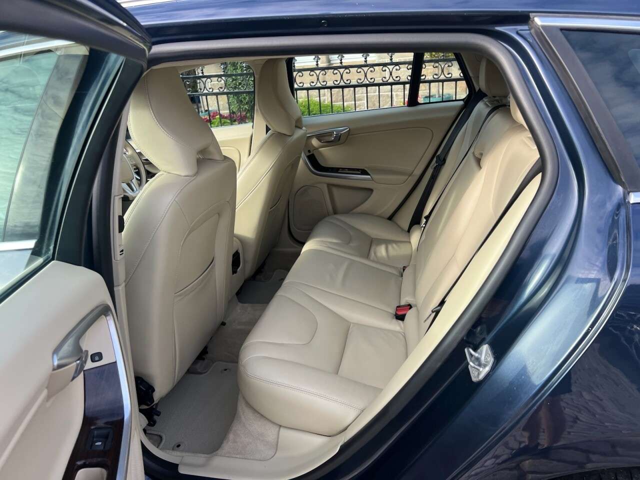 2015 VOLVO V60 2015 VOLVO V60