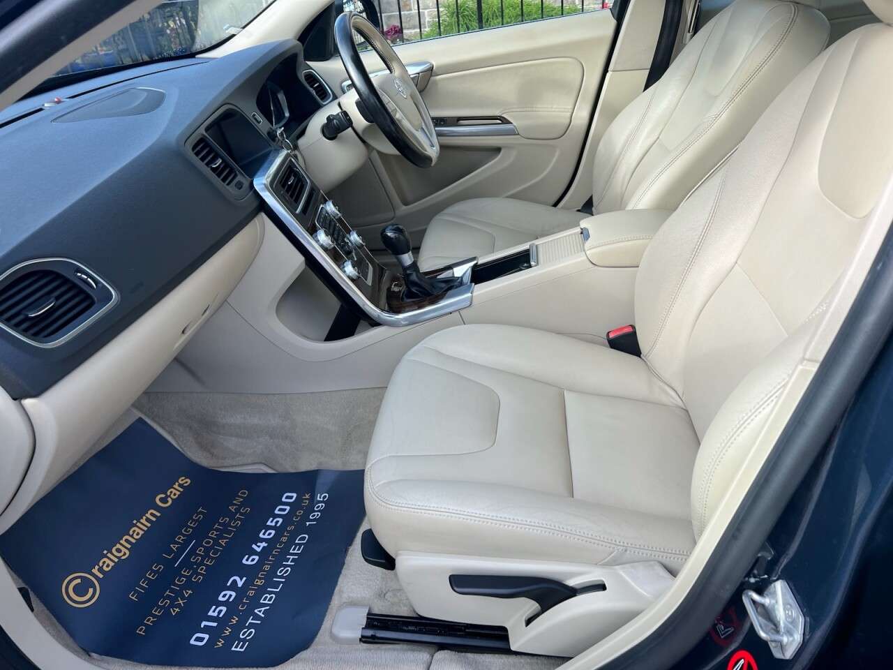 2015 VOLVO V60 2015 VOLVO V60