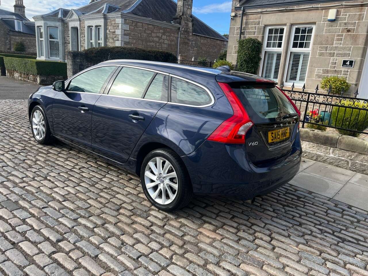 2015 VOLVO V60 2015 VOLVO V60