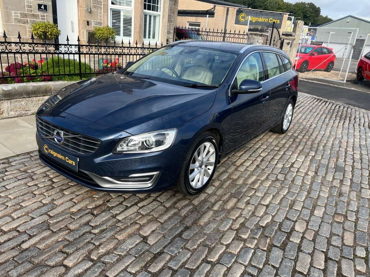 2015 VOLVO V60 2015 VOLVO V60