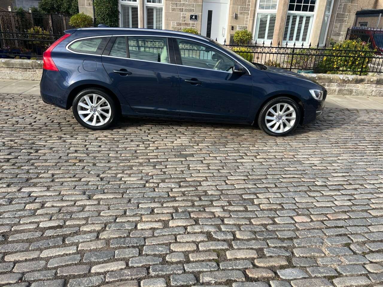 2015 VOLVO V60 2015 VOLVO V60