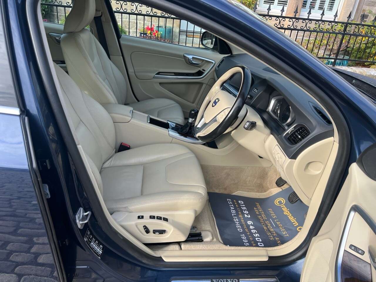 2015 VOLVO V60 2015 VOLVO V60