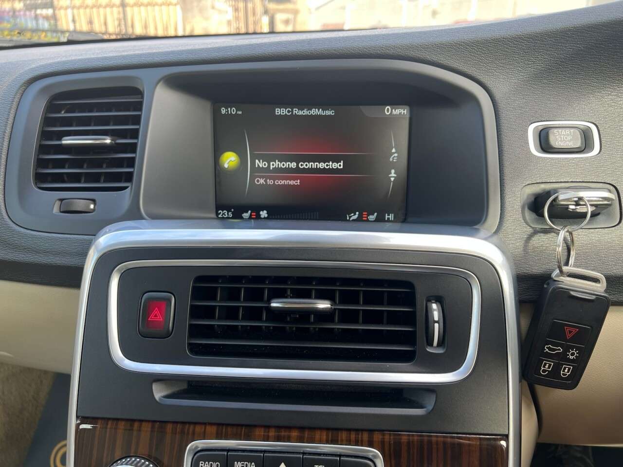 2015 VOLVO V60 2015 VOLVO V60