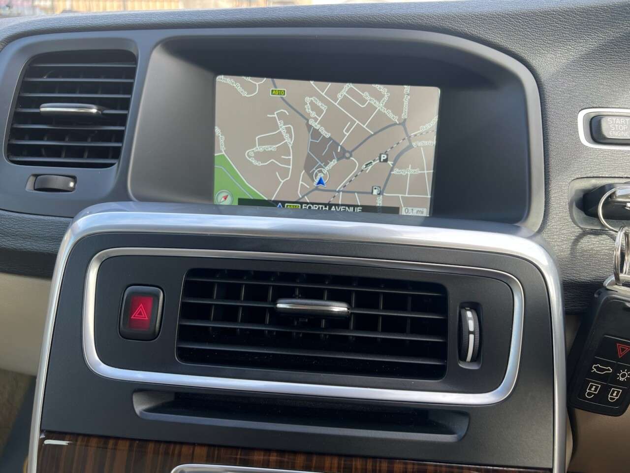 2015 VOLVO V60 2015 VOLVO V60