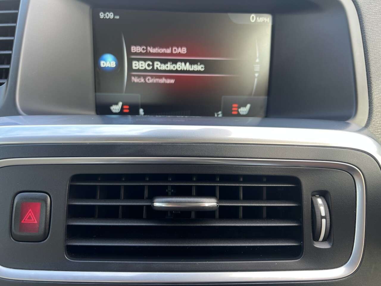 2015 VOLVO V60 2015 VOLVO V60