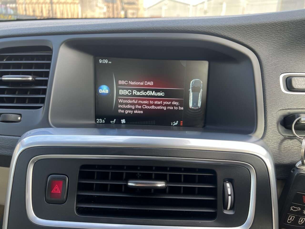 2015 VOLVO V60 2015 VOLVO V60