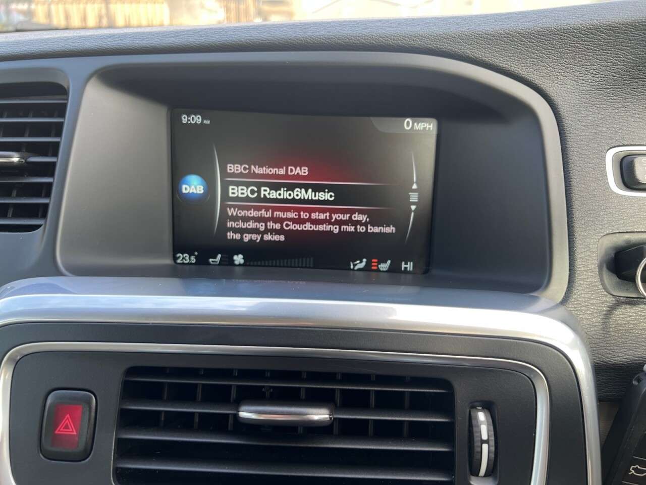 2015 VOLVO V60 2015 VOLVO V60