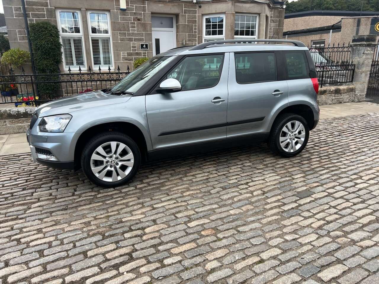A 2016 SKODA YETI 1.2 TSI SE L Outdoor 5dr Petrol Manual Euro 6 (s/s) (110 ps) A 2016 SKODA YETI 1.2 TSI SE L Outdoor 5dr Petrol Manual Euro 6 (s/s) (110 ps)