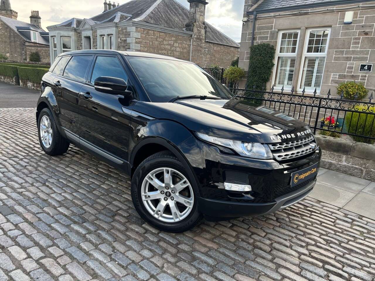 A 2013 LAND ROVER RANGE ROVER EVOQUE 2.2 eD4 Pure SUV 5dr Diesel Manual FWD Euro 5 (s/s) (150 ps) A 2013 LAND ROVER RANGE ROVER EVOQUE 2.2 eD4 Pure SUV 5dr Diesel Manual FWD Euro 5 (s/s) (150 ps)