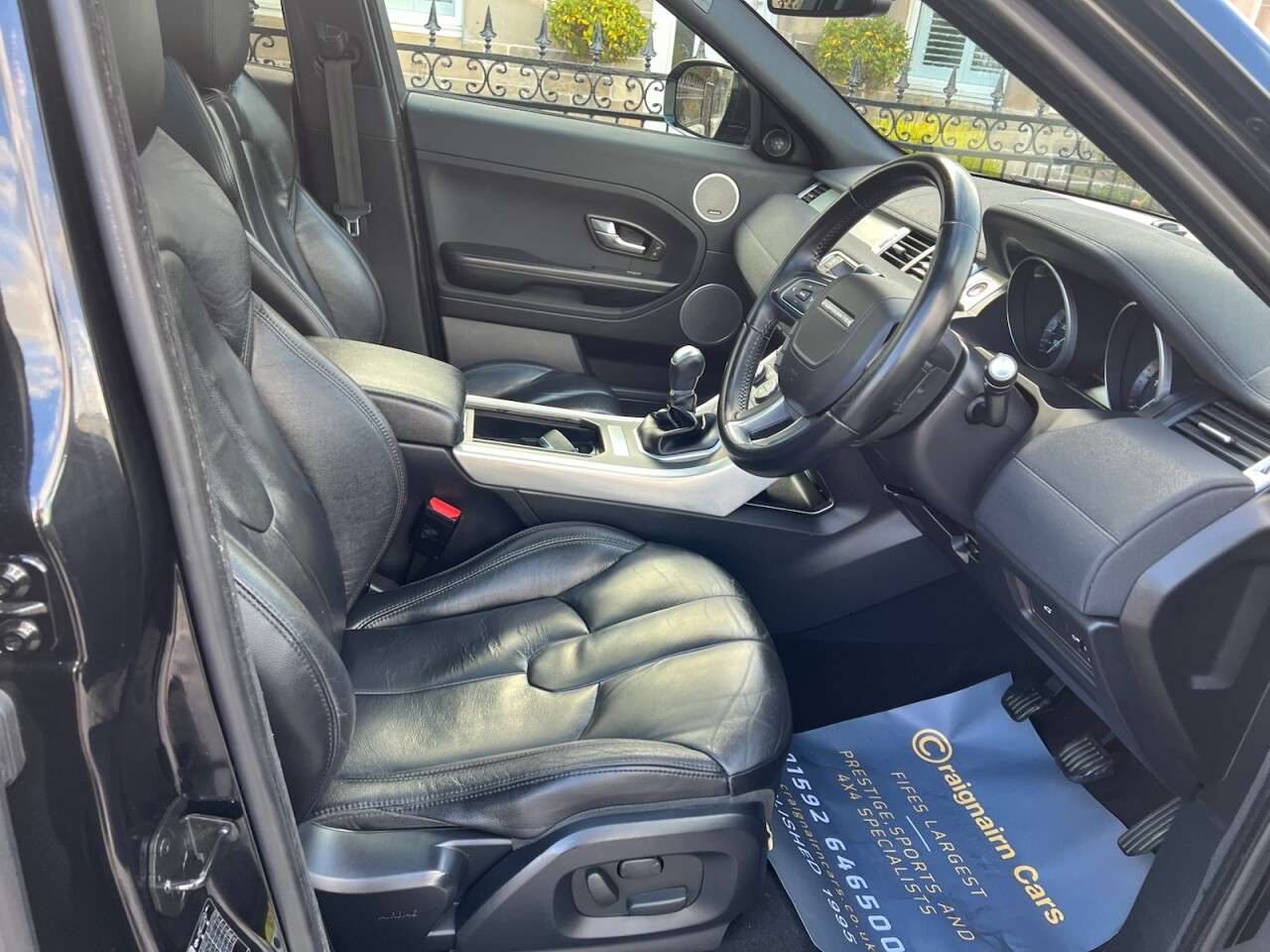 A 2013 LAND ROVER RANGE ROVER EVOQUE 2.2 eD4 Pure SUV 5dr Diesel Manual FWD Euro 5 (s/s) (150 ps) A 2013 LAND ROVER RANGE ROVER EVOQUE 2.2 eD4 Pure SUV 5dr Diesel Manual FWD Euro 5 (s/s) (150 ps)