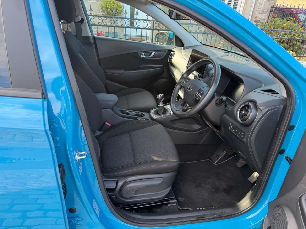 A 2022 HYUNDAI KONA 1.0 T-GDi MHEV Premium SUV 5dr Petrol Hybrid Manual Euro 6 (s/s) (120 ps) A 2022 HYUNDAI KONA 1.0 T-GDi MHEV Premium SUV 5dr Petrol Hybrid Manual Euro 6 (s/s) (120 ps)