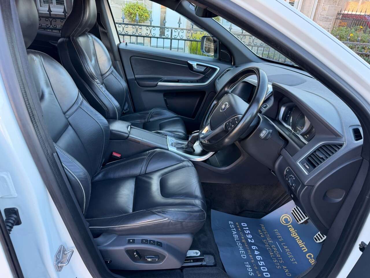 A 2017 VOLVO XC60 2.4 D5 R-Design Lux Nav SUV 5dr Diesel Auto AWD Euro 6 (s/s) (220 ps) A 2017 VOLVO XC60 2.4 D5 R-Design Lux Nav SUV 5dr Diesel Auto AWD Euro 6 (s/s) (220 ps)