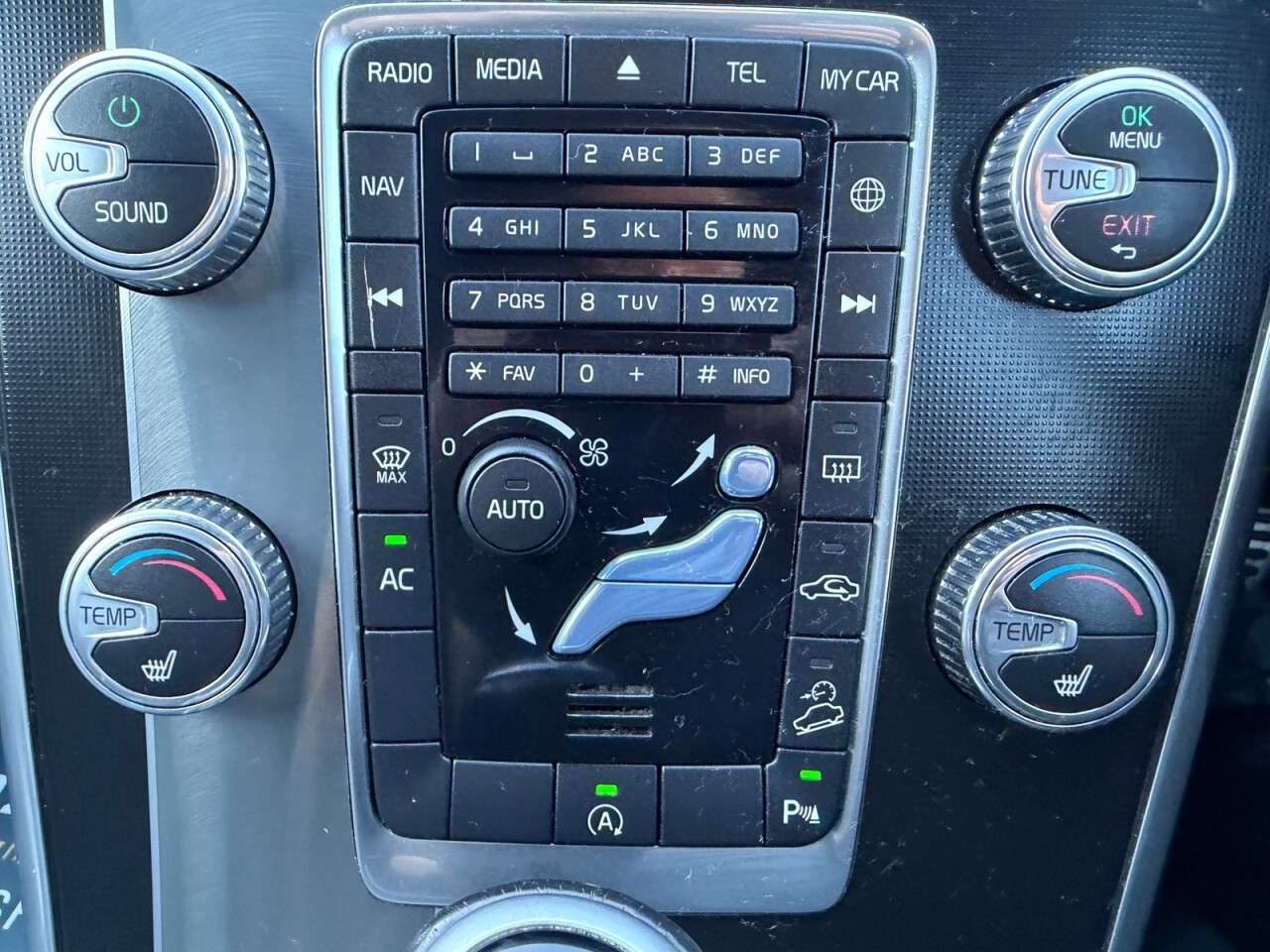 2017 VOLVO XC60 2017 VOLVO XC60