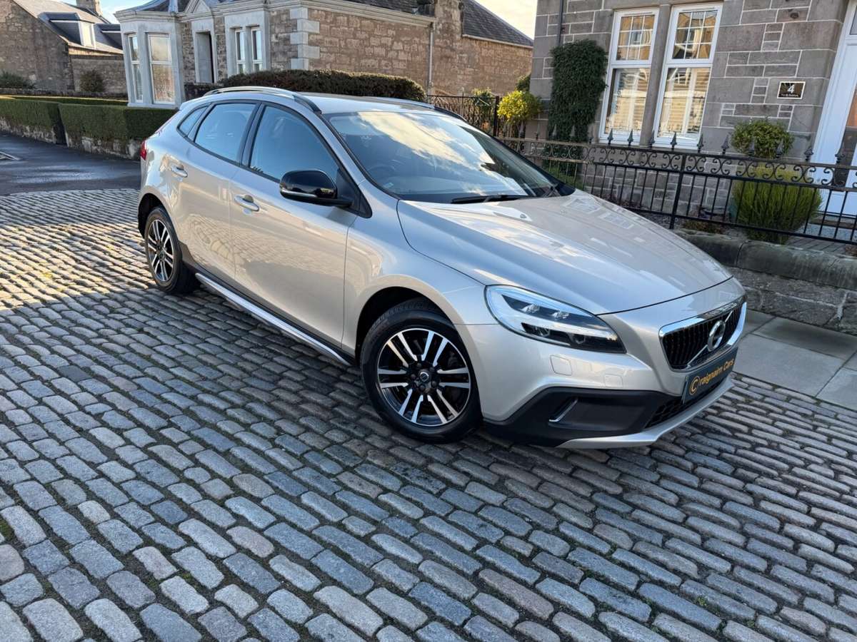 Check out this Volvo V40 Cross Country 2016 Diesel Manual