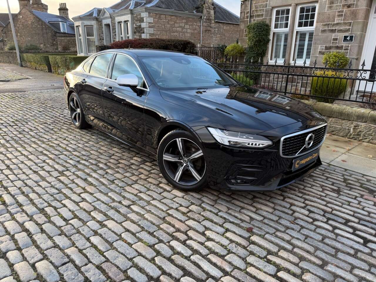A 2018 VOLVO S90 2.0 D4 R-Design Saloon 4dr Diesel Auto Euro 6 (s/s) (190 ps) A 2018 VOLVO S90 2.0 D4 R-Design Saloon 4dr Diesel Auto Euro 6 (s/s) (190 ps)