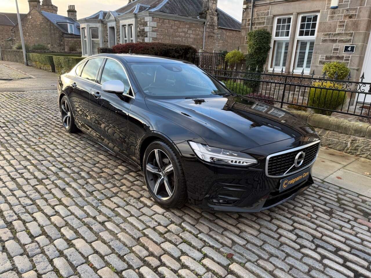 A 2018 VOLVO S90 2.0 D4 R-Design Saloon 4dr Diesel Auto Euro 6 (s/s) (190 ps) A 2018 VOLVO S90 2.0 D4 R-Design Saloon 4dr Diesel Auto Euro 6 (s/s) (190 ps)