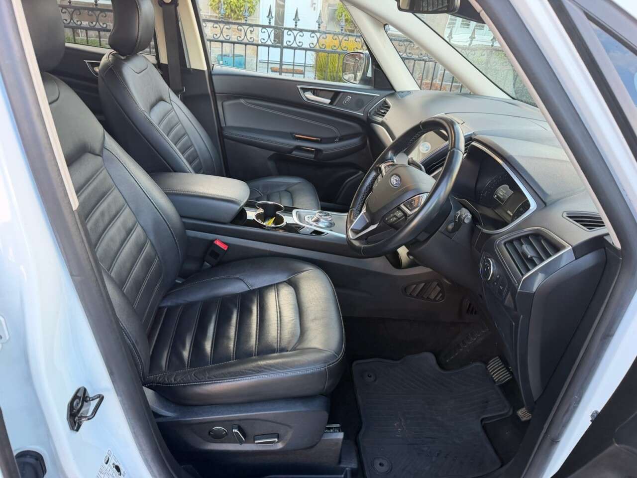 A 2020 FORD GALAXY 2.0 EcoBlue Titanium MPV 5dr Diesel Auto AWD Euro 6 (s/s) (190 ps) A 2020 FORD GALAXY 2.0 EcoBlue Titanium MPV 5dr Diesel Auto AWD Euro 6 (s/s) (190 ps)