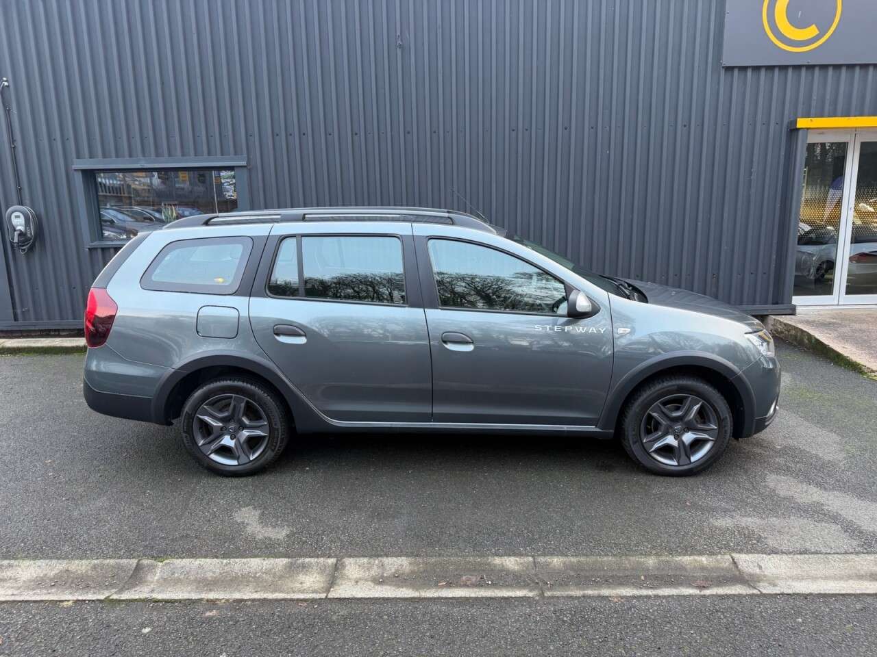 A 2017 DACIA LOGAN MCV STEPWAY 1.5 dCi SE Summit Estate 5dr Diesel Manual Euro 6 (s/s) (90 ps) Over 100 ca A 2017 DACIA LOGAN MCV STEPWAY 1.5 dCi SE Summit Estate 5dr Diesel Manual Euro 6 (s/s) (90 ps) Over 100 ca