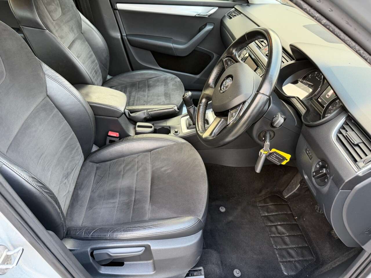 A 2015 SKODA OCTAVIA 1.4 TSI Elegance Estate 5dr Petrol Manual Euro 5 (s/s) (140 ps) Over 100 ca A 2015 SKODA OCTAVIA 1.4 TSI Elegance Estate 5dr Petrol Manual Euro 5 (s/s) (140 ps) Over 100 ca