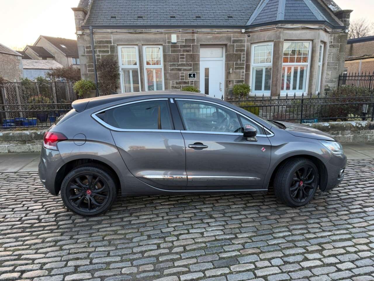 2017 DS AUTOMOBILES DS 4 2017 DS AUTOMOBILES DS 4