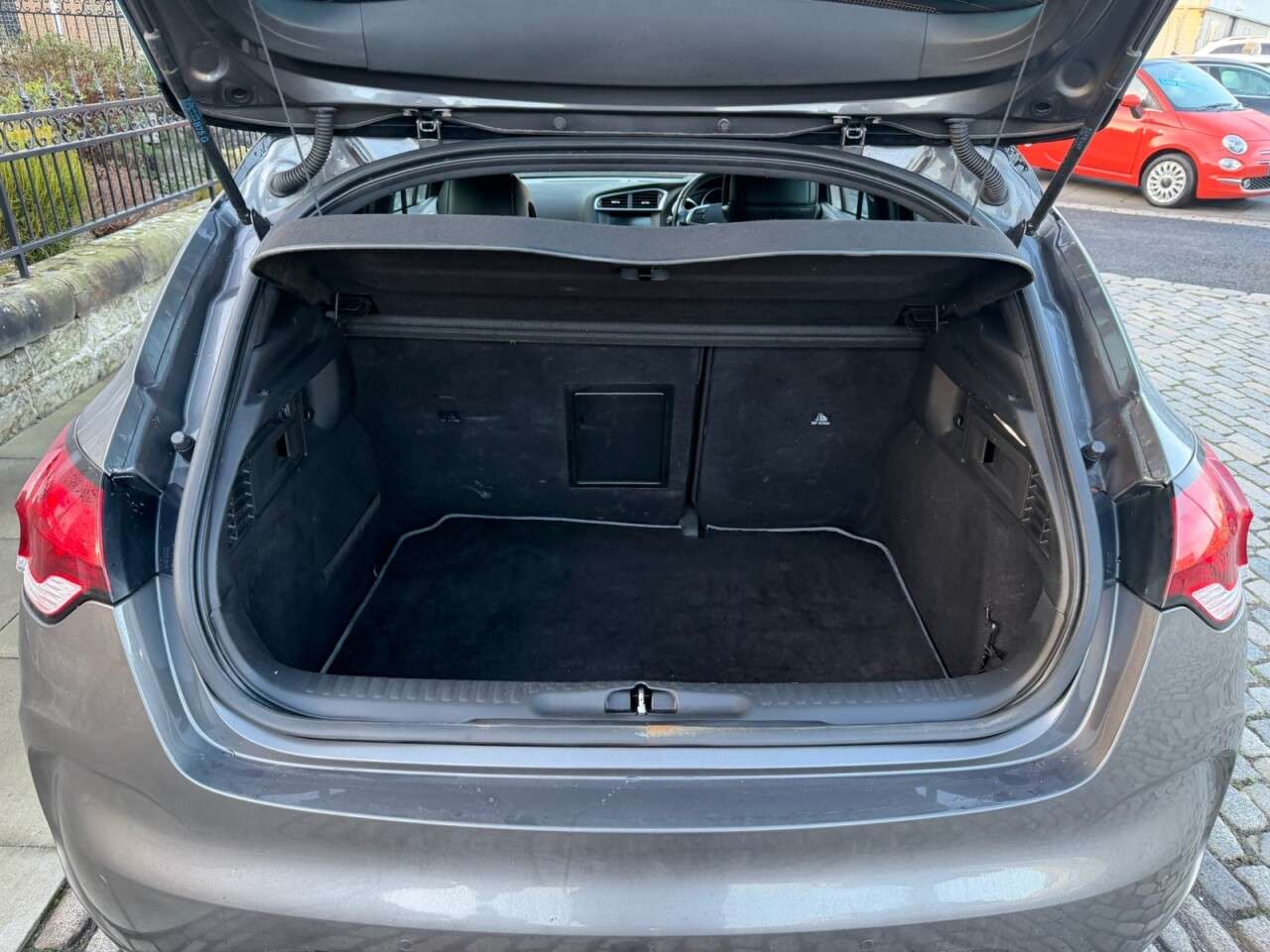 2017 DS AUTOMOBILES DS 4 2017 DS AUTOMOBILES DS 4