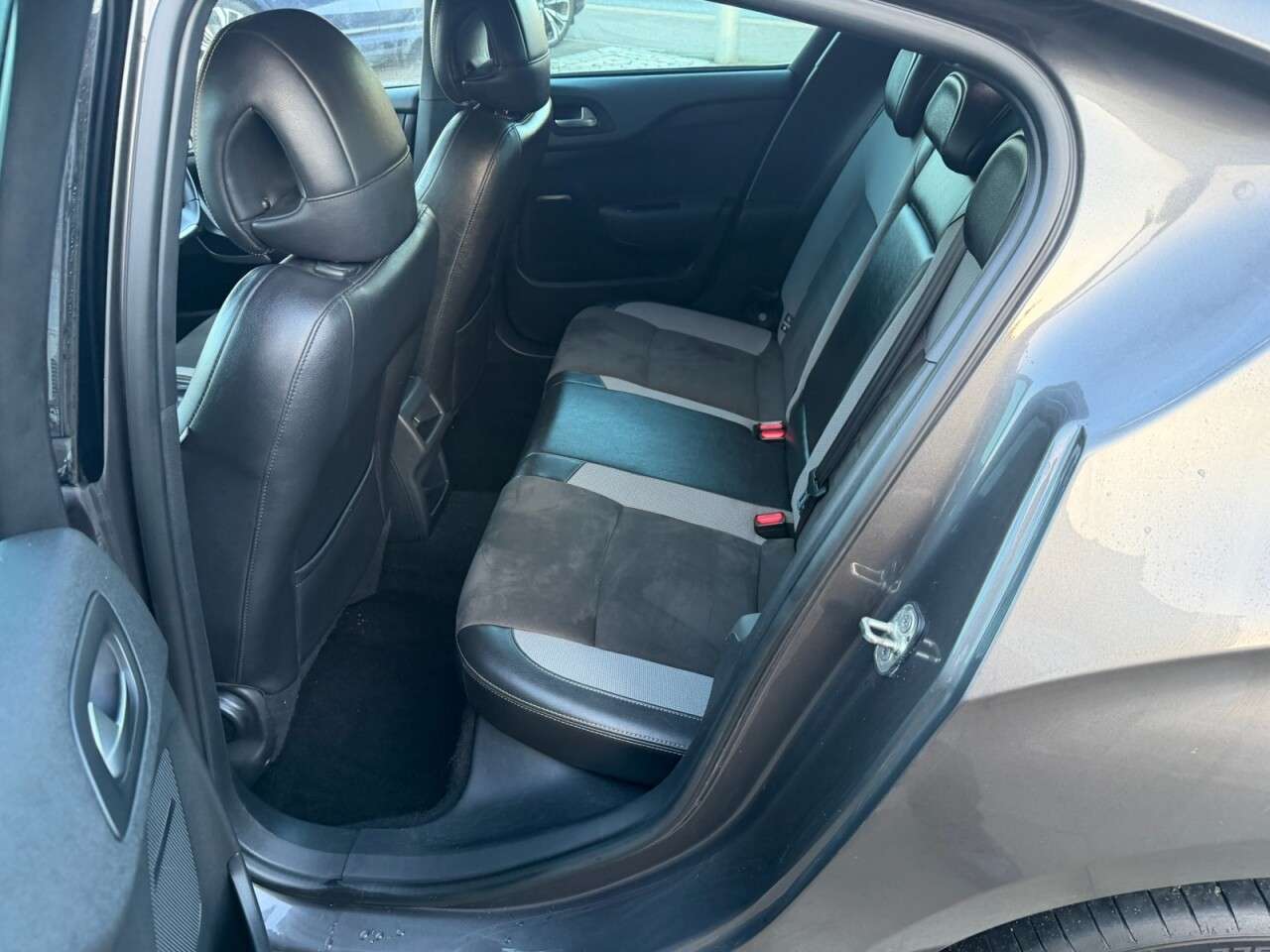 2017 DS AUTOMOBILES DS 4 2017 DS AUTOMOBILES DS 4