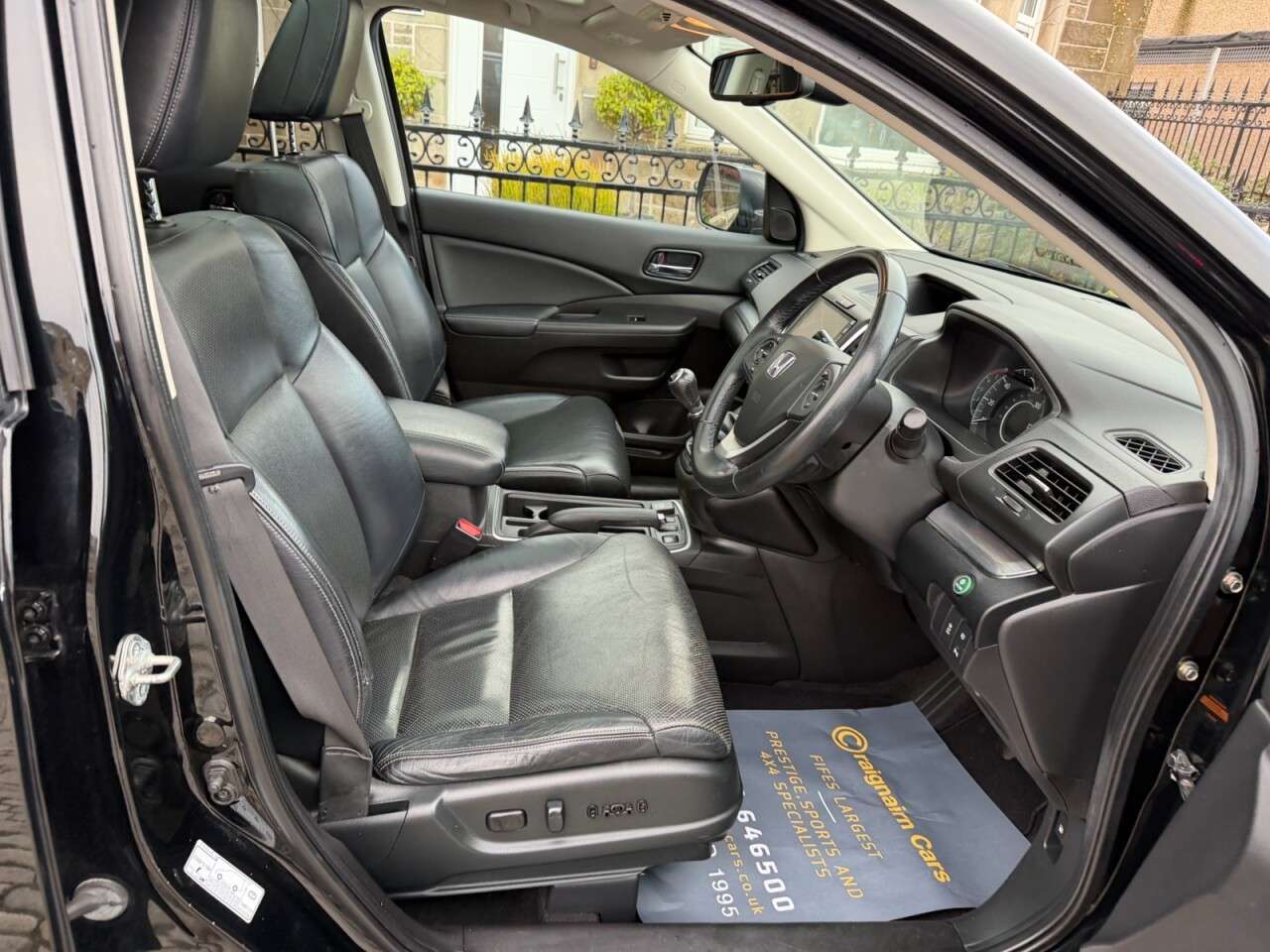 A 2015 HONDA CR-V 1.6 i-DTEC EX SUV 5dr Diesel Manual 4WD Euro 6 (s/s) (160 ps) A 2015 HONDA CR-V 1.6 i-DTEC EX SUV 5dr Diesel Manual 4WD Euro 6 (s/s) (160 ps)