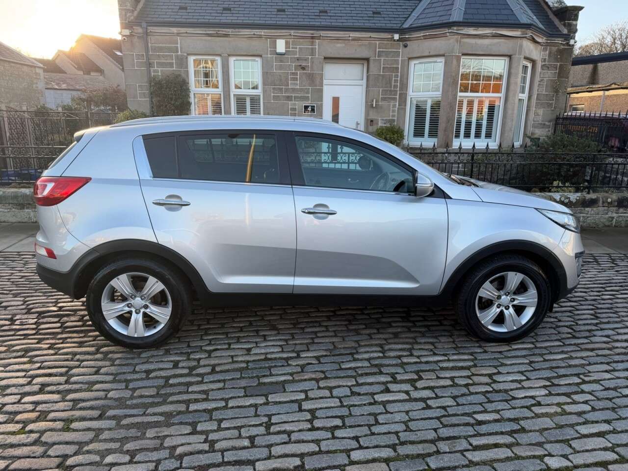 A 2012 KIA SPORTAGE 1.7 CRDi EcoDynamics 2 SUV 5dr Diesel Manual 2WD Euro 5 (s/s) (114 bhp) Ove A 2012 KIA SPORTAGE 1.7 CRDi EcoDynamics 2 SUV 5dr Diesel Manual 2WD Euro 5 (s/s) (114 bhp) Ove