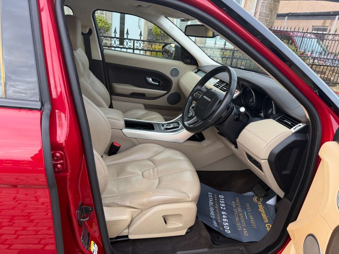 A 2015 LAND ROVER RANGE ROVER EVOQUE 2.2 SD4 Pure Tech SUV 5dr Diesel Auto 4WD Euro 5 (s/s) (190 ps) A 2015 LAND ROVER RANGE ROVER EVOQUE 2.2 SD4 Pure Tech SUV 5dr Diesel Auto 4WD Euro 5 (s/s) (190 ps)