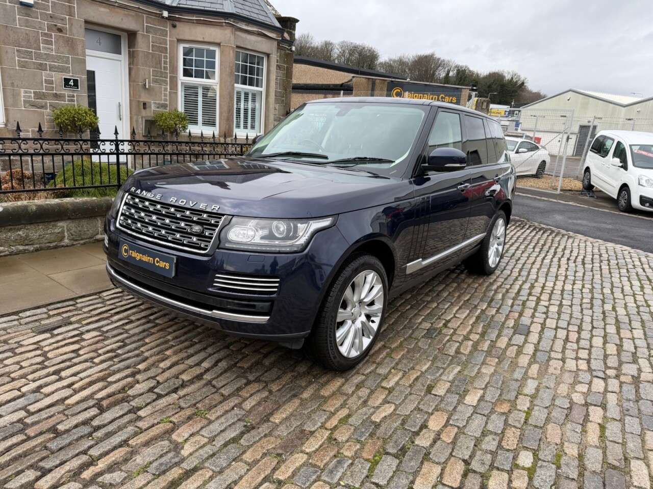 A 2014 LAND ROVER RANGE ROVER 4.4 SD V8 Vogue SE SUV 5dr Diesel Auto 4WD Euro 5 (339 ps) A 2014 LAND ROVER RANGE ROVER 4.4 SD V8 Vogue SE SUV 5dr Diesel Auto 4WD Euro 5 (339 ps)