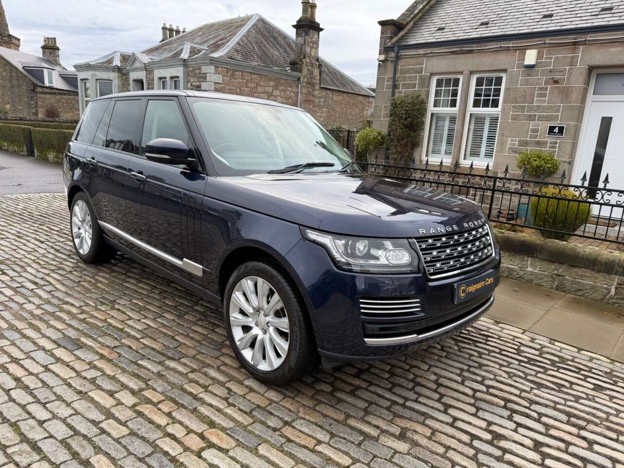 A 2014 LAND ROVER RANGE ROVER 4.4 SD V8 Vogue SE SUV 5dr Diesel Auto 4WD Euro 5 (339 ps) A 2014 LAND ROVER RANGE ROVER 4.4 SD V8 Vogue SE SUV 5dr Diesel Auto 4WD Euro 5 (339 ps)