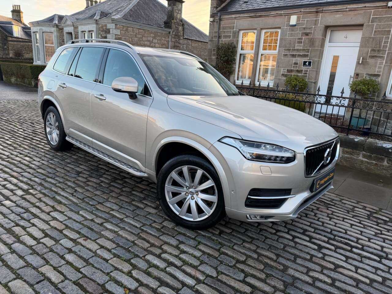 A 2015 VOLVO XC90 2.0 D5 Momentum SUV 5dr Diesel Geartronic 4WD Euro 6 (s/s) (225 ps) A 2015 VOLVO XC90 2.0 D5 Momentum SUV 5dr Diesel Geartronic 4WD Euro 6 (s/s) (225 ps)