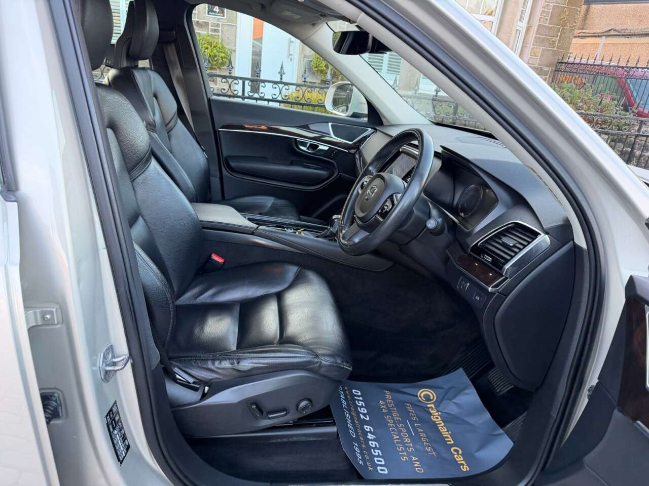 A 2015 VOLVO XC90 2.0 D5 Momentum SUV 5dr Diesel Geartronic 4WD Euro 6 (s/s) (225 ps) A 2015 VOLVO XC90 2.0 D5 Momentum SUV 5dr Diesel Geartronic 4WD Euro 6 (s/s) (225 ps)