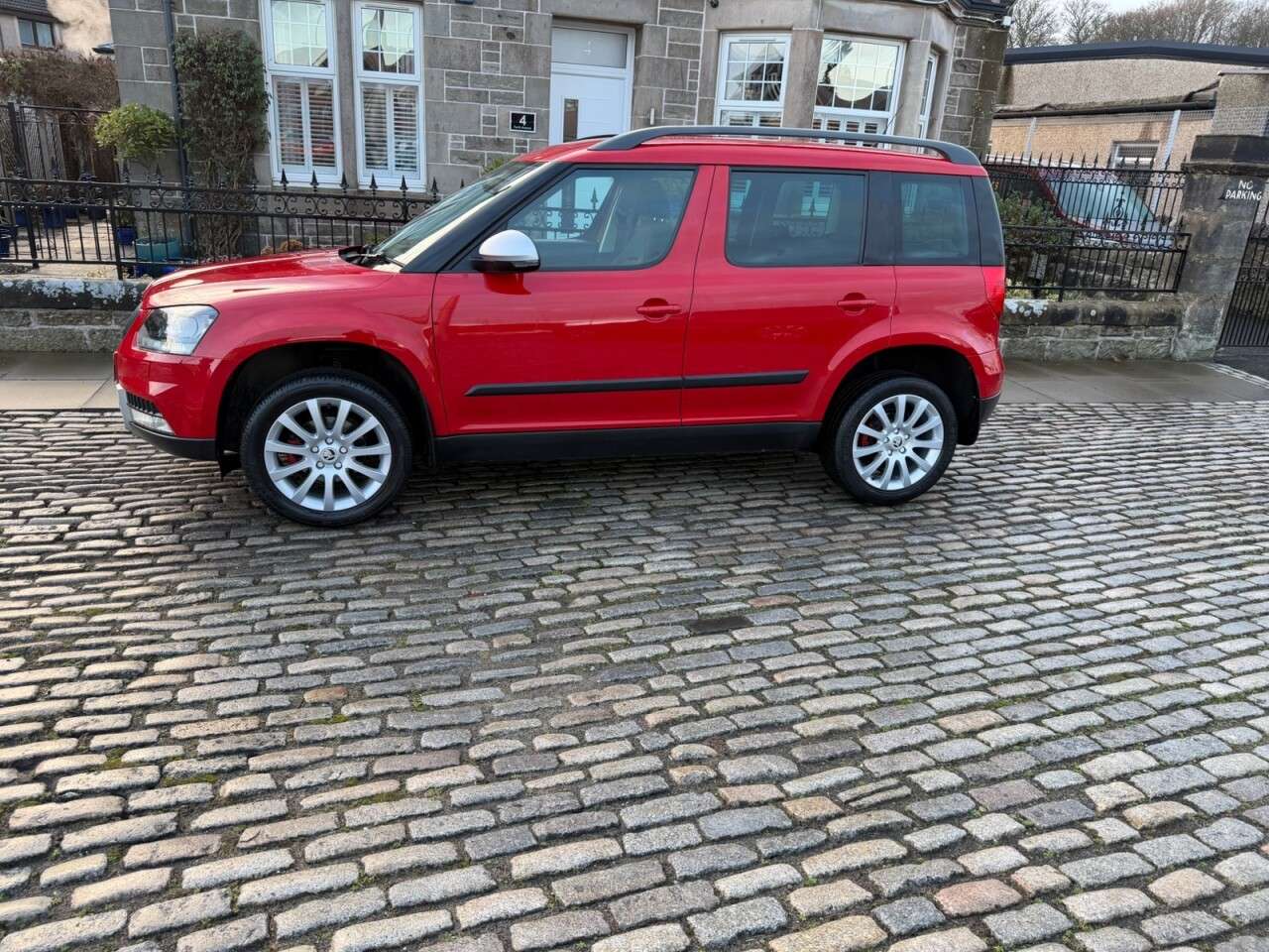 A 2015 SKODA YETI 2.0 TDI SE Outdoor 5dr Diesel Manual Euro 5 (110 ps) A 2015 SKODA YETI 2.0 TDI SE Outdoor 5dr Diesel Manual Euro 5 (110 ps)