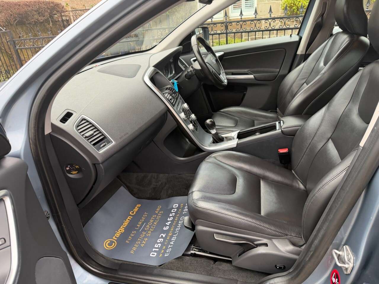 A 2017 VOLVO XC60 2.4 D4 SE Nav SUV 5dr Diesel Manual AWD Euro 6 (s/s) (190 ps) A 2017 VOLVO XC60 2.4 D4 SE Nav SUV 5dr Diesel Manual AWD Euro 6 (s/s) (190 ps)