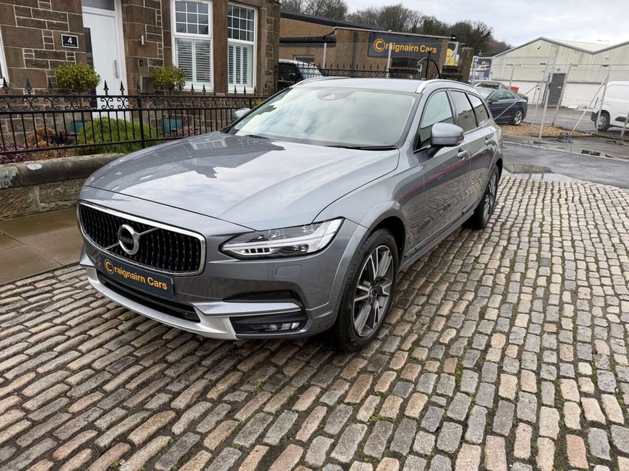 A 2018 VOLVO V90 CROSS COUNTRY 2.0 D4 Pro Estate 5dr Diesel Auto AWD Euro 6 (s/s) (190 ps) A 2018 VOLVO V90 CROSS COUNTRY 2.0 D4 Pro Estate 5dr Diesel Auto AWD Euro 6 (s/s) (190 ps)