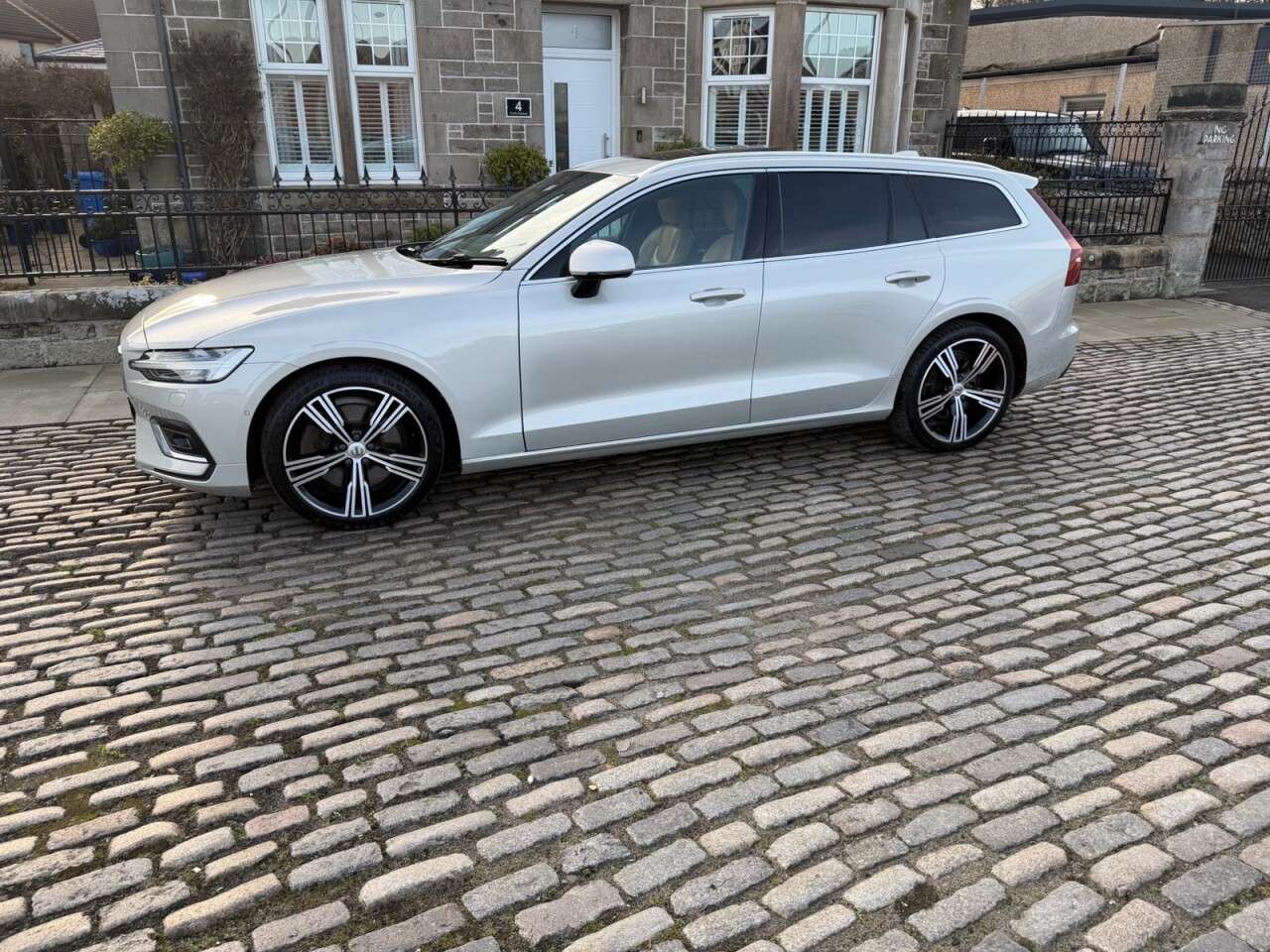 2018 VOLVO V60 2018 VOLVO V60