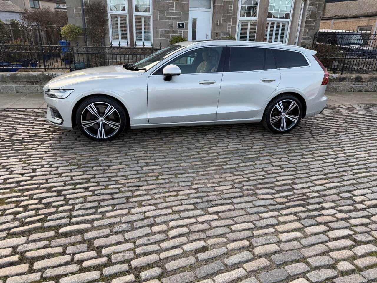 2018 VOLVO V60 2018 VOLVO V60